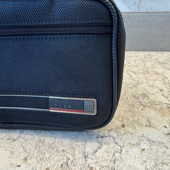 Fossil Travel Toiletry Bag in black stylish practical accessory perfect for men - Picture 4 of 13